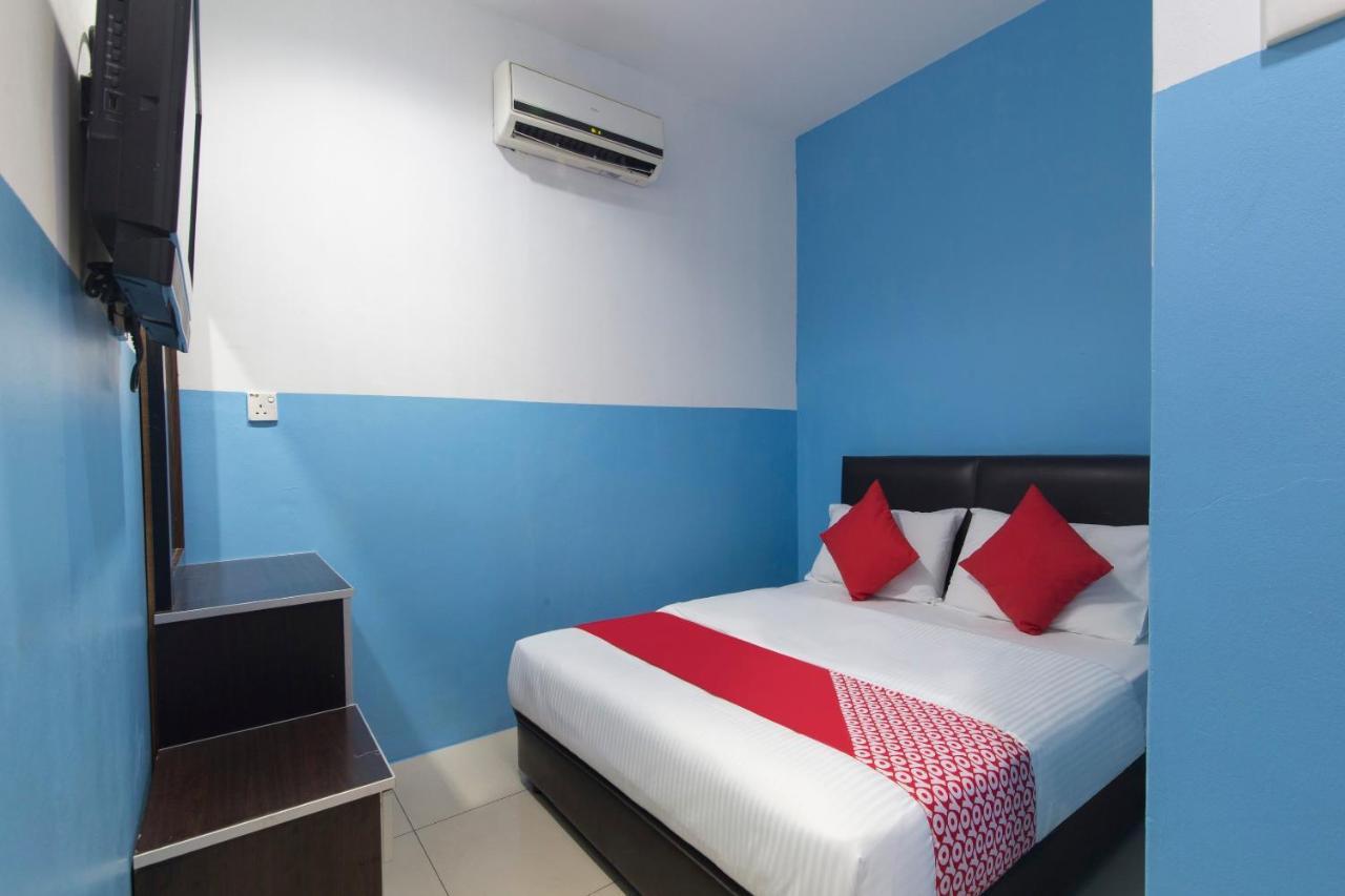 Oyo 44072 Mines Cempaka Hotel Nilai Exterior foto