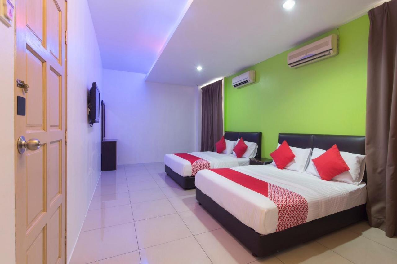Oyo 44072 Mines Cempaka Hotel Nilai Exterior foto