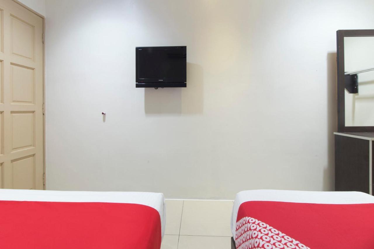 Oyo 44072 Mines Cempaka Hotel Nilai Exterior foto