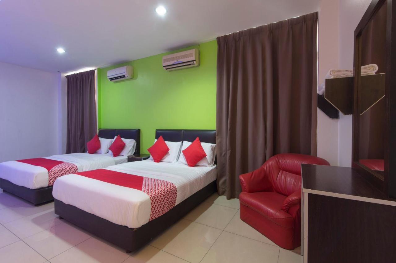 Oyo 44072 Mines Cempaka Hotel Nilai Exterior foto